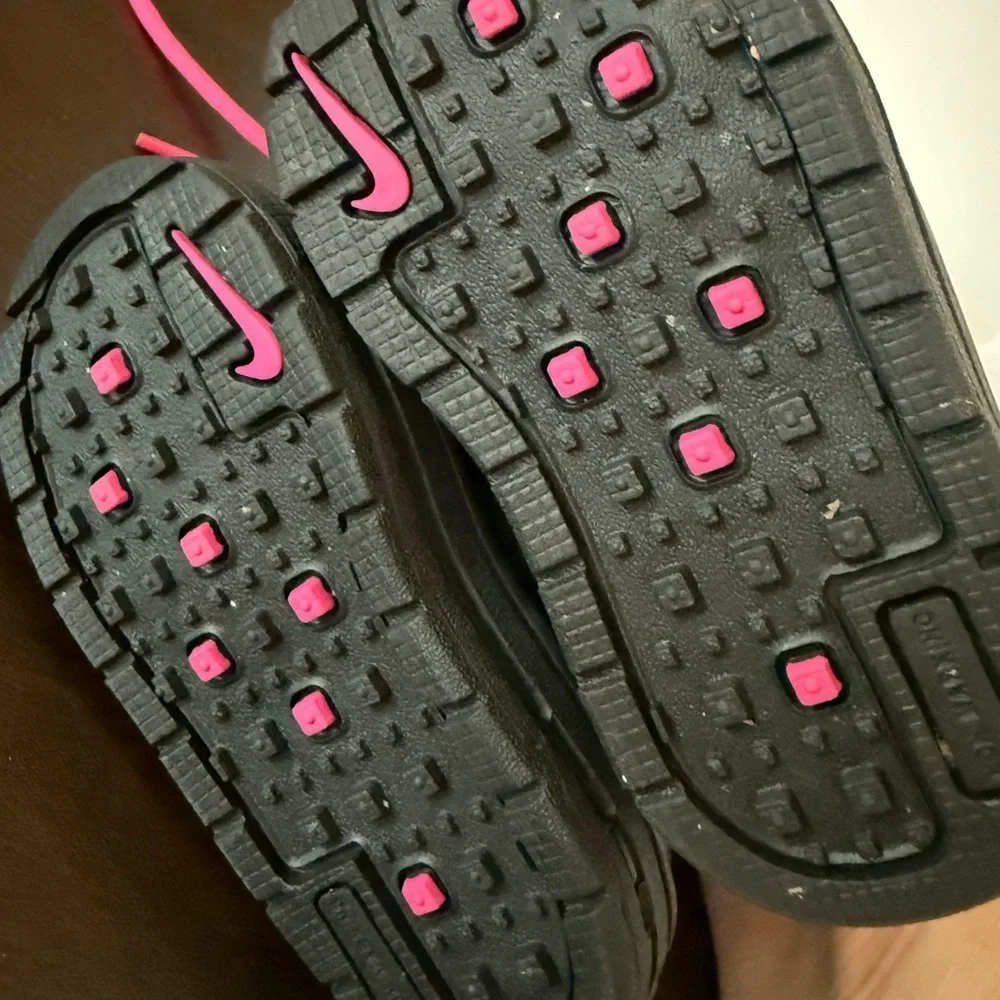 Nike Kids Boots in Black with Pink Accents size 5 mint